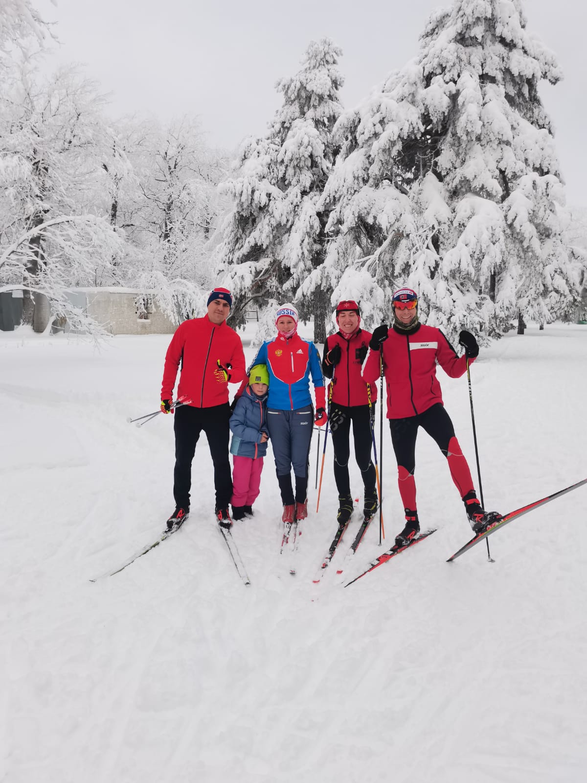 Зима - великолепное время для отдыха на лыжной базе в "Молодёжном")